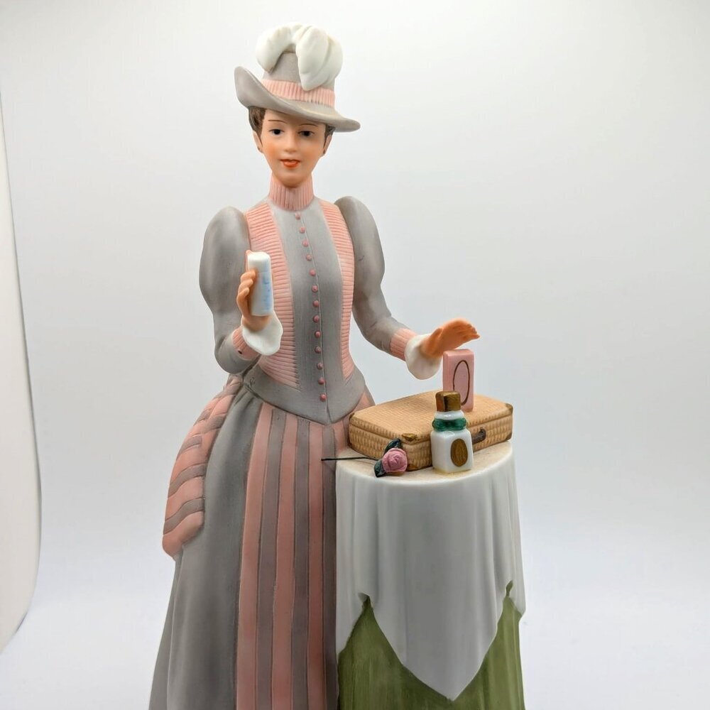 Avon President's Club 1984 Mrs Albee Award Figurine 10"